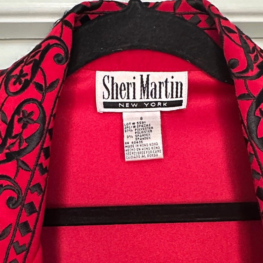 Vintage Sheri Martin Elegant Red Blazer with Black Accents - Picture 2 of 9